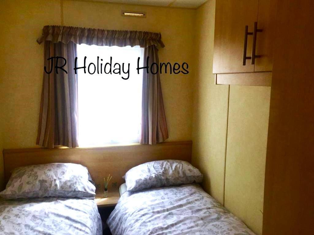 J.R. Holiday Homes Клактон-он-Си Экстерьер фото