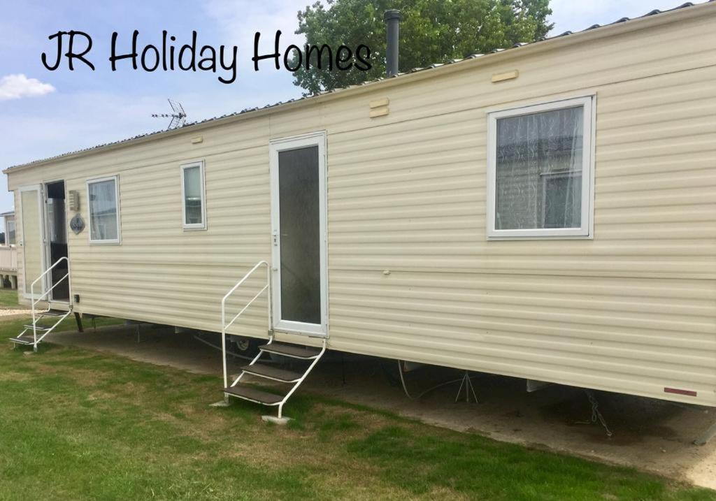 J.R. Holiday Homes Клактон-он-Си Экстерьер фото